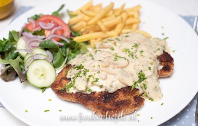 Schnitzel met champignonroomsaus