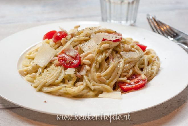Spaghetti met ham en romige doperwtensaus