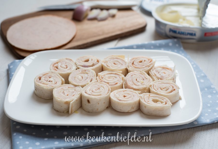 Wraprolletjes met kipfilet en roomkaas