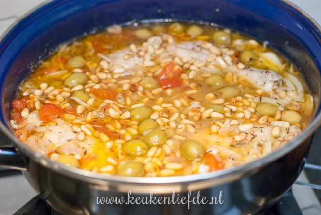 Mediterraanse kipstoofschotel met venkel en olijven