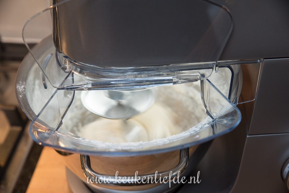 Paasstol met amandelspijs