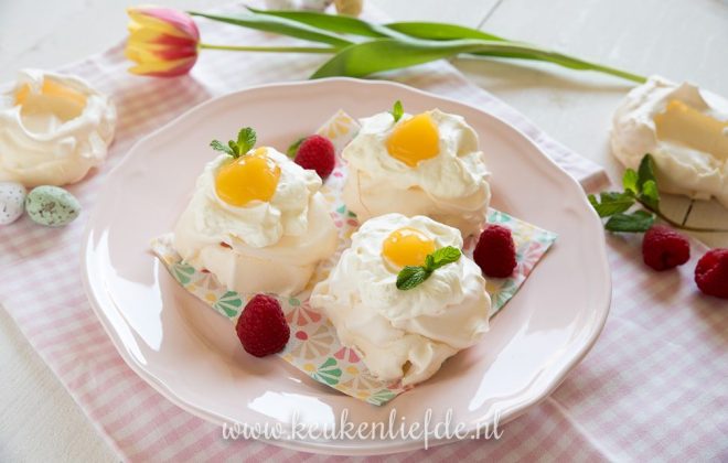 Paas pavlova met lemoncurd