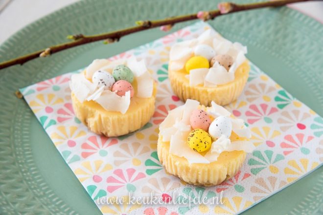 Cheesecake cupcakes met paasnestje