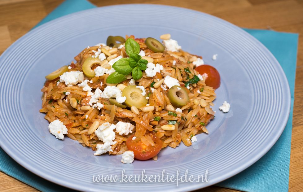 Griekse pasta met venkel, tonijn en feta Griekse pasta met venkel, tonijn en feta