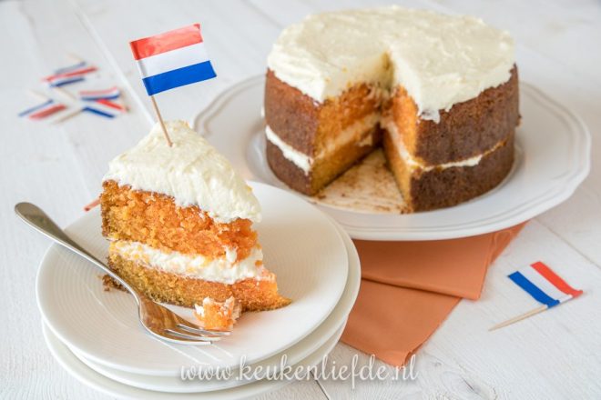 Oranjetaart met roomkaasglazuur