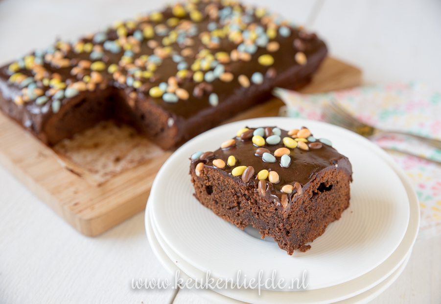 Brownie met ganache en paaseitjes Brownie met ganache en paaseitjes