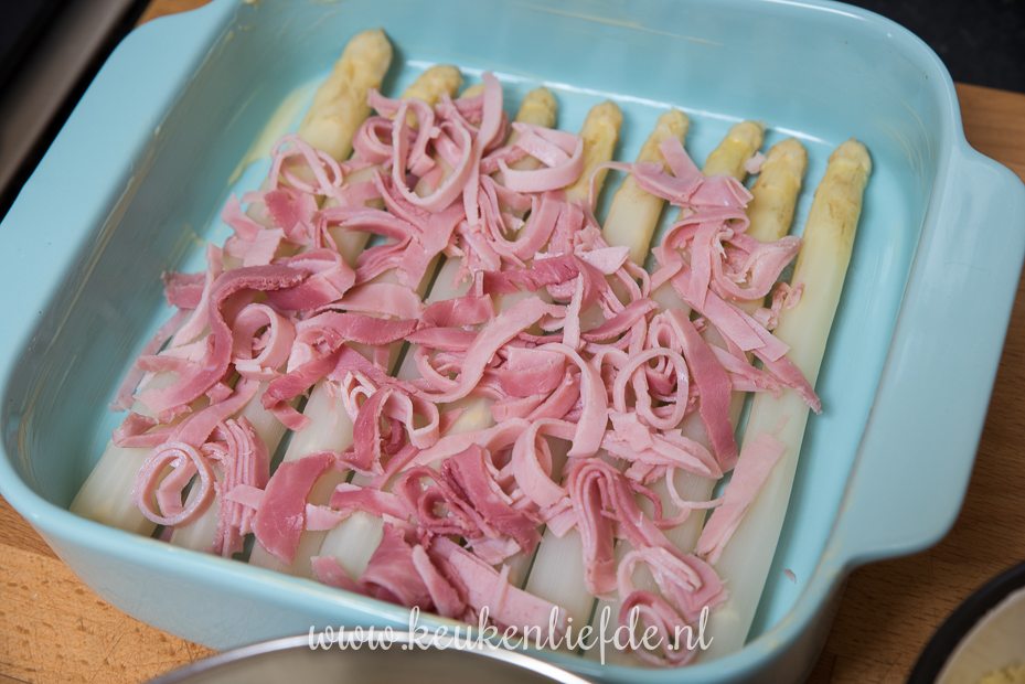 Aspergeschotel met ham en kaas