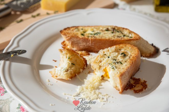 Truffel tosti met gruyère, ei & tijm
