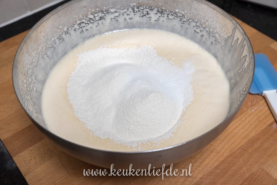 Yoghurtcake met citroen en blauwe bes