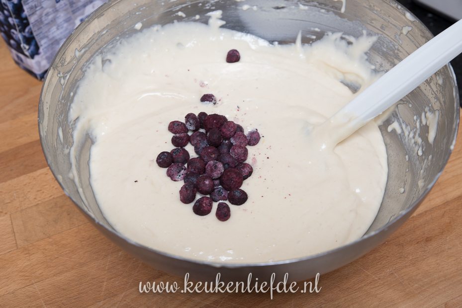 Yoghurtcake met citroen en blauwe bes