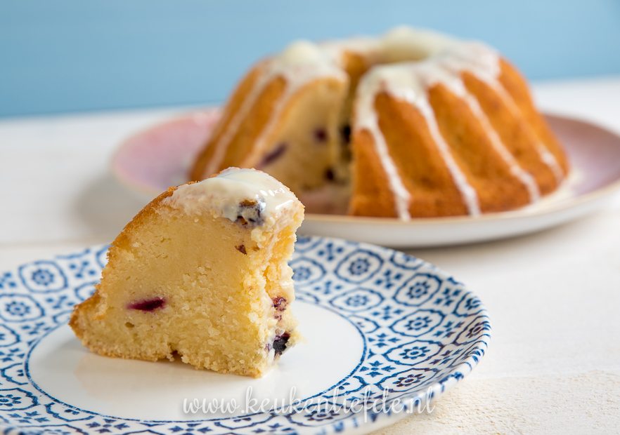 Yoghurtcake met citroen en blauwe bes