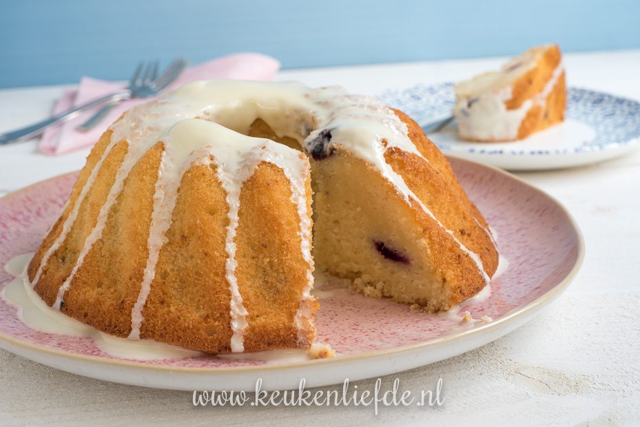 Yoghurtcake met citroen en blauwe bes