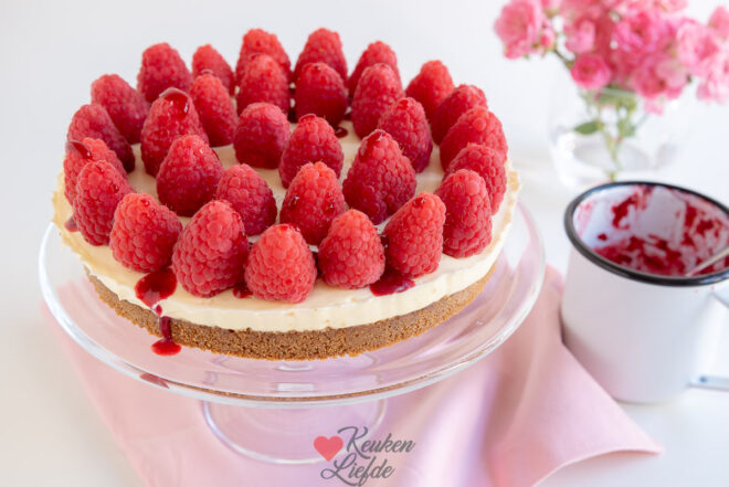 No bake cheesecake met witte chocolade en frambozen