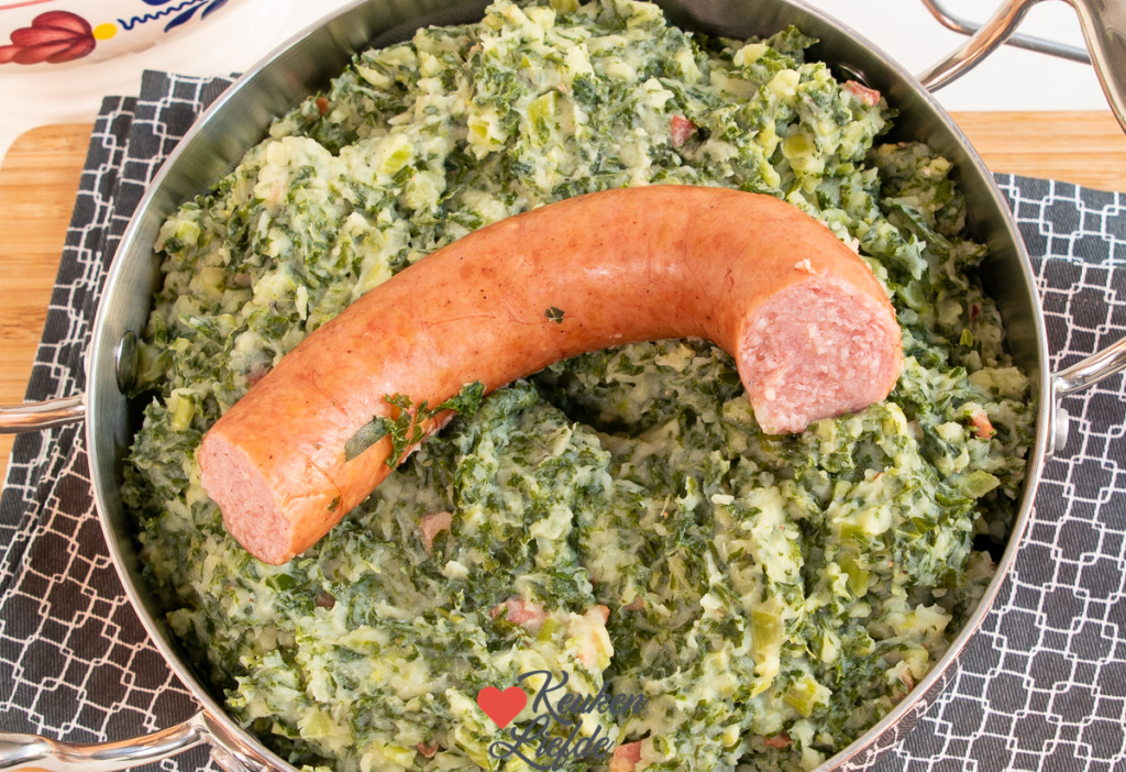 boerenkoolstamppot-met-jus-en-rookworst-ouderwets-lekker