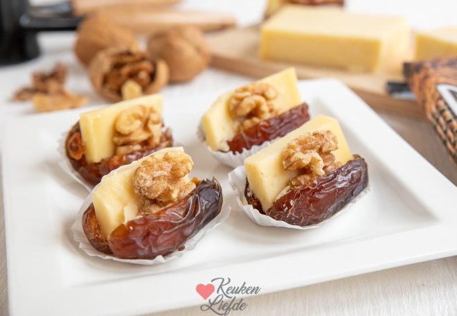 Gevulde dadel met gruyère en walnoot