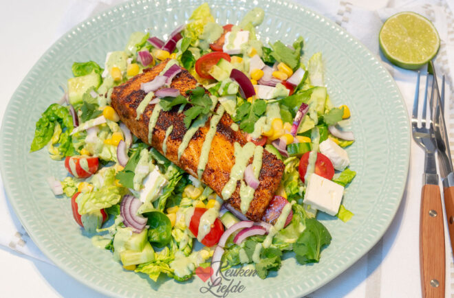 Mexicaanse zalmsalade met avocadodressing