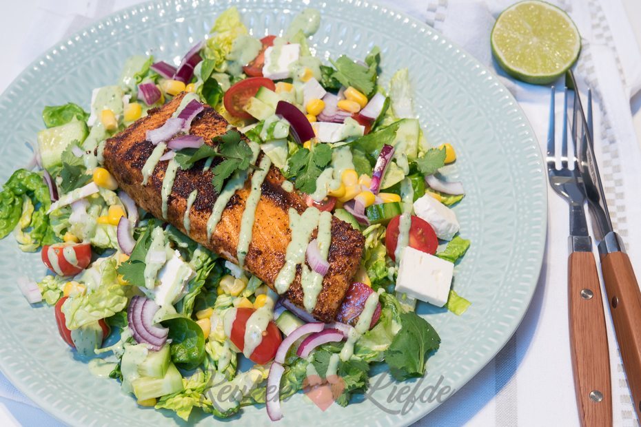 Mexicaanse zalmsalade met avocadodressing