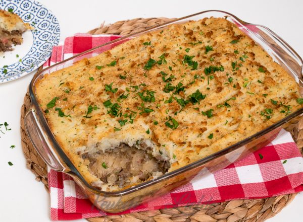 Zuurkoolovenschotel met gehakt en aardappelpuree