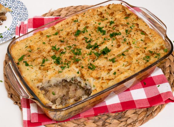 Zuurkoolovenschotel met gehakt en aardappelpuree