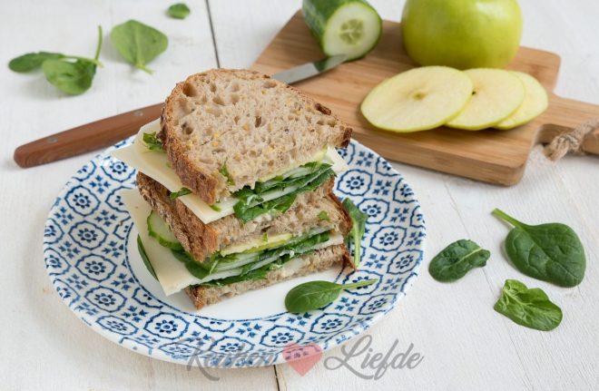 Hollandse club sandwich met groenten en geitenkaas