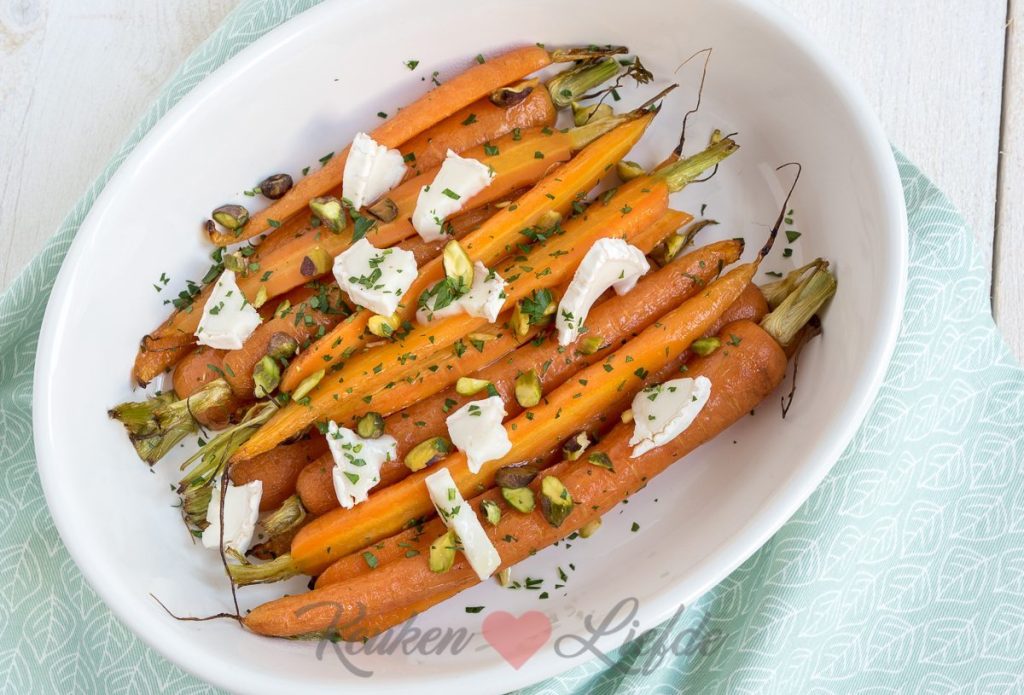 Honingwortels uit de oven met geitenkaas en pistache