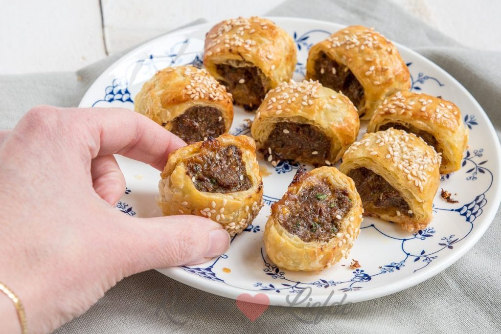 Mini saucijzenbroodjes (kookvideo)
