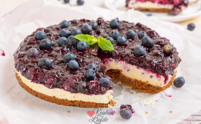 Monchoutaart met blauwe bessen