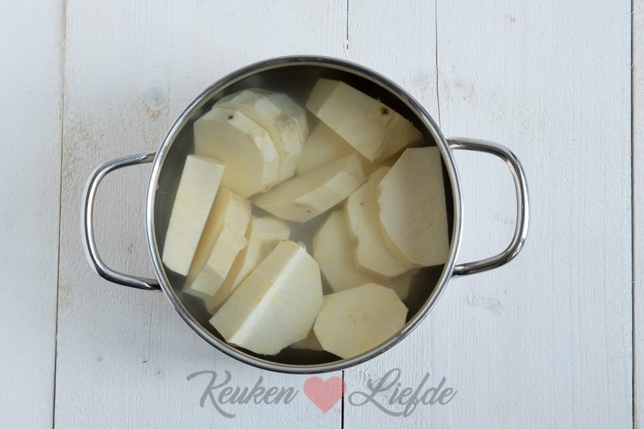 Zoete-aardappelstamppot met paksoi en hete kip