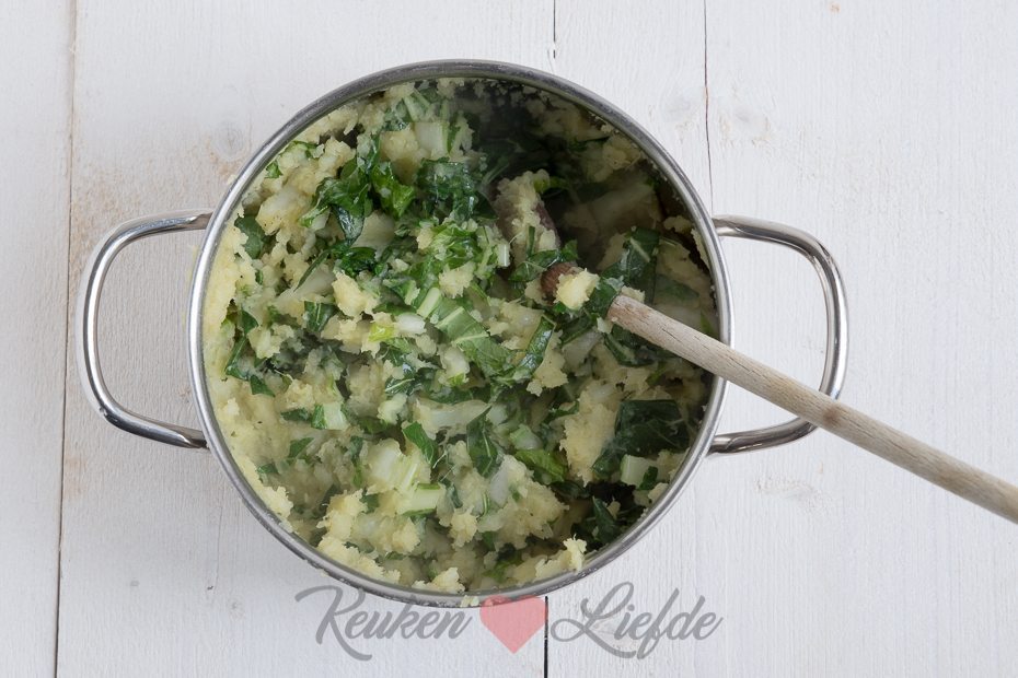 Zoete-aardappelstamppot met paksoi en hete kip