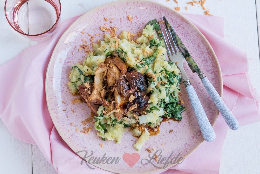 Zoete-aardappelstamppot met paksoi en hete kip