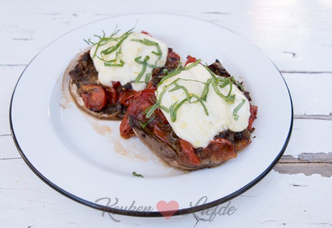 Gevulde portobello van de barbecue