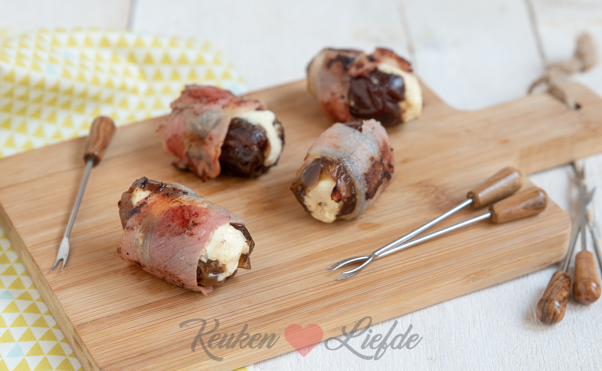 Dadel met roomkaas en spek