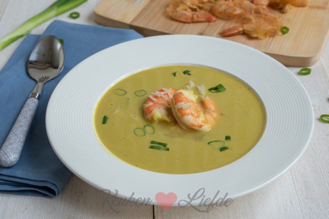 Kerriesoep met gamba’s en rijst