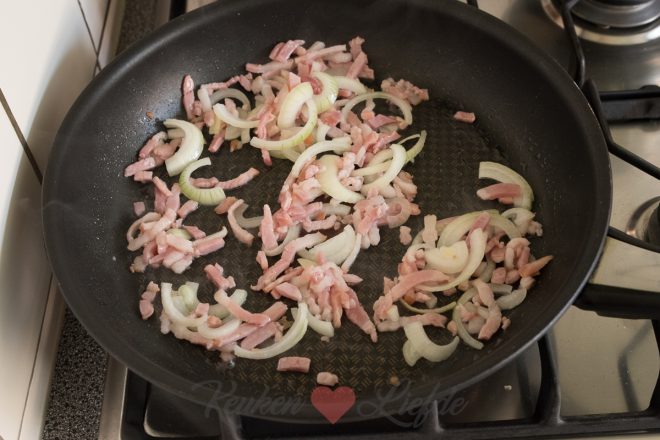 Bak het spek en ui