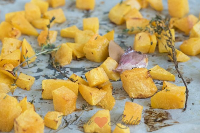 Pompoen uit de oven met tijm, laurier en knoflook