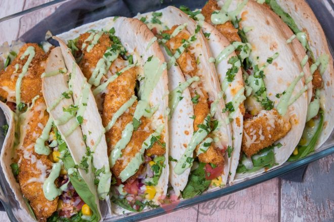 Wraps uit de oven met krokante kip en tomatensalsa