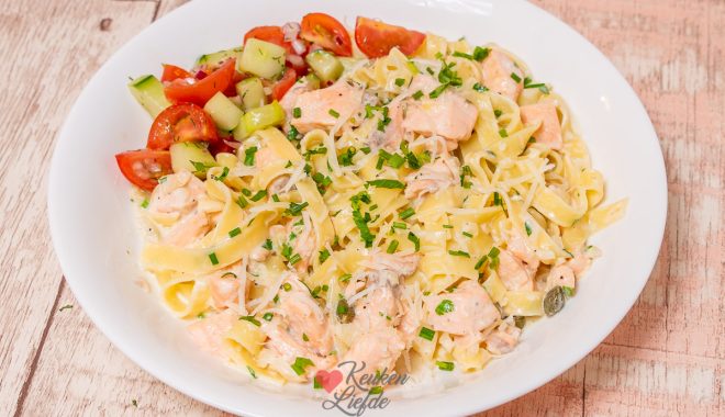 Pasta met zalm en witte-wijnsaus