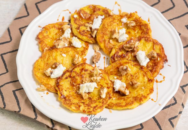 Pompoenrösti met geitenkaas, honing en walnoot