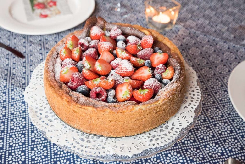 Gebakken kwarktaart met rood fruit