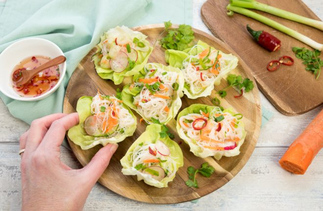 Slaschuitjes met Thaise glasnoedelsalade