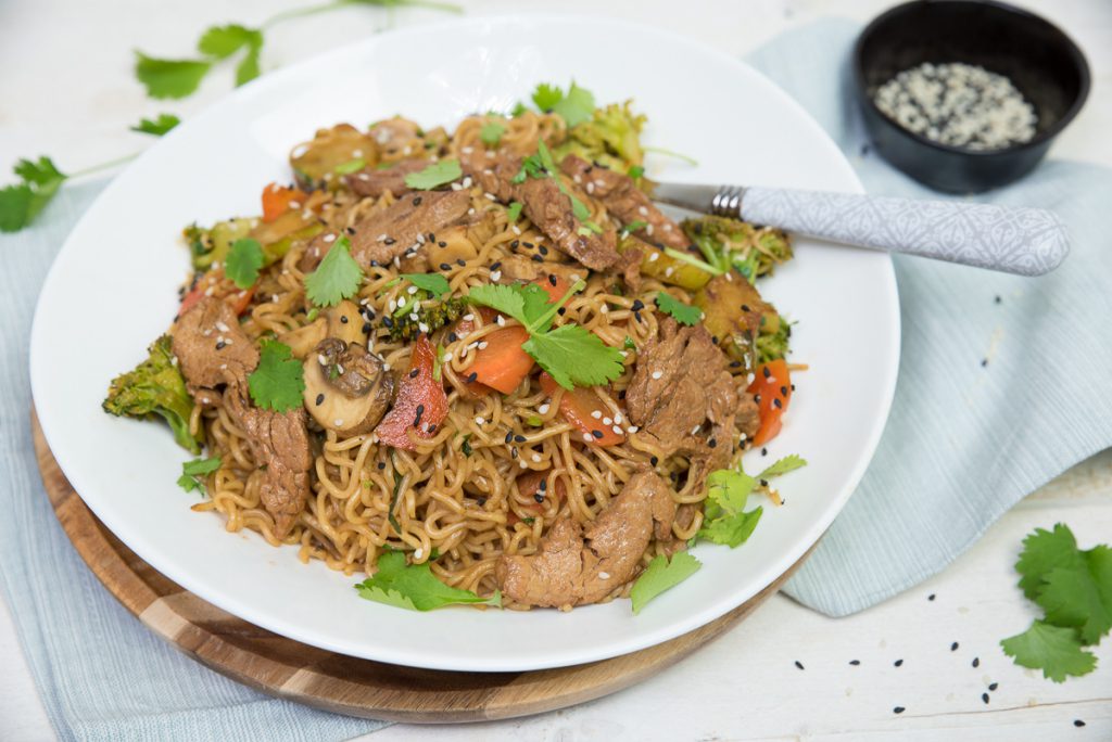 Varkenshaas roerbak met broccoli en wortel