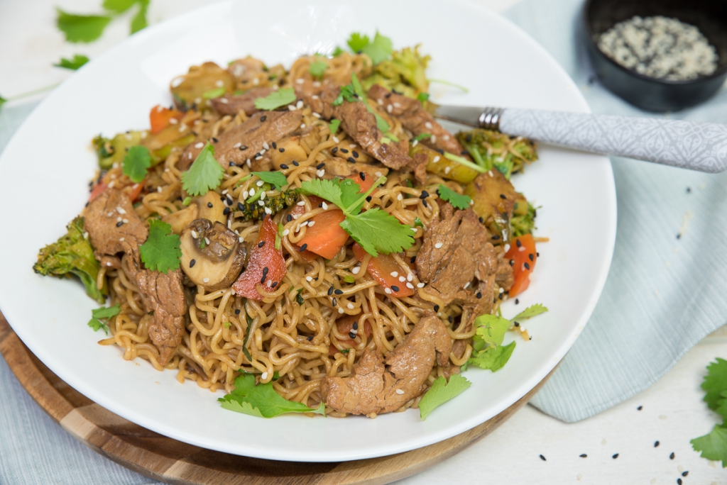 Varkenshaas roerbak met broccoli en wortel Varkenshaas roerbak met broccoli en wortel
