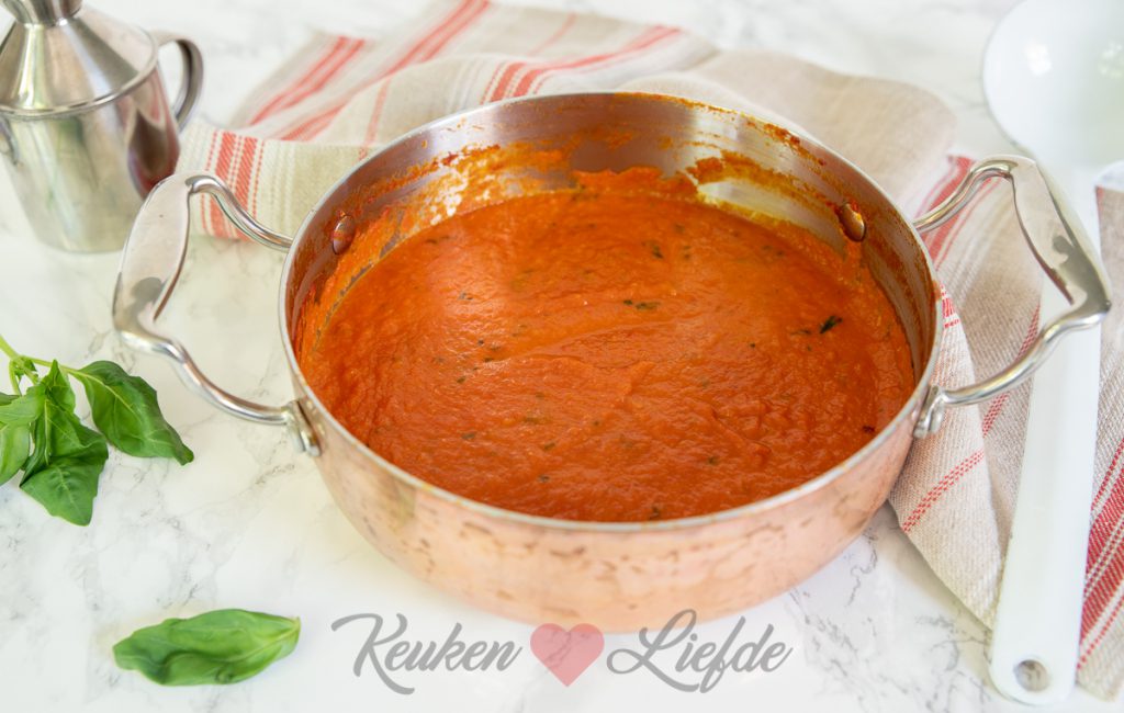 Basisrecept tomatensaus (voor pizza en pasta)
