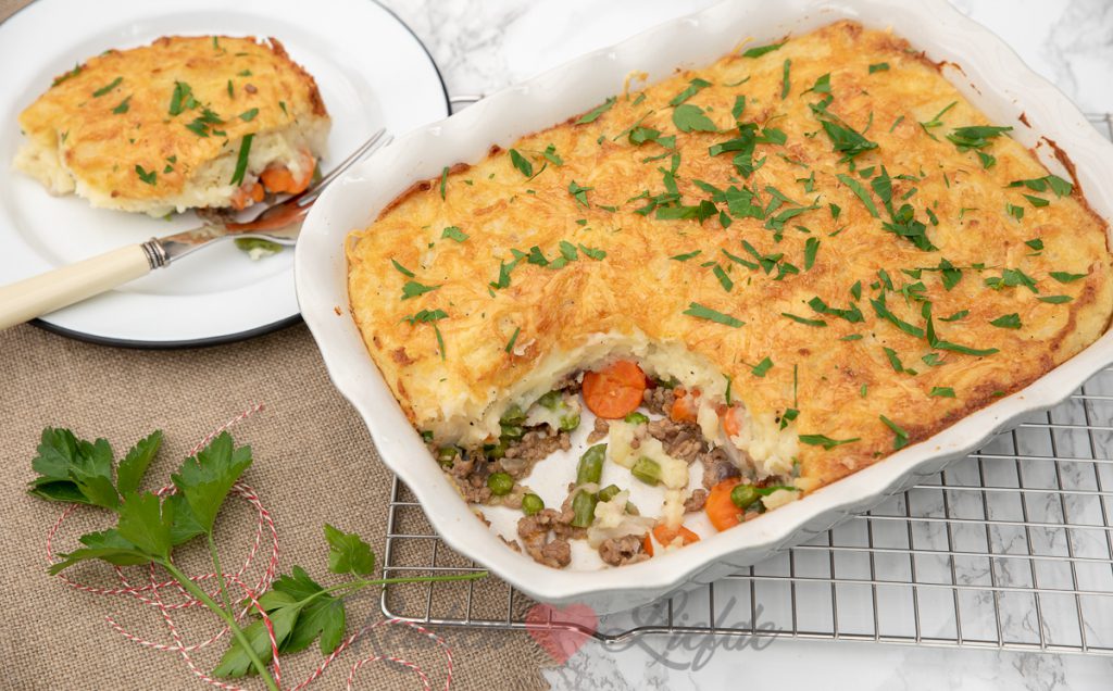Ovenschotel met gehakt, groenten en puree