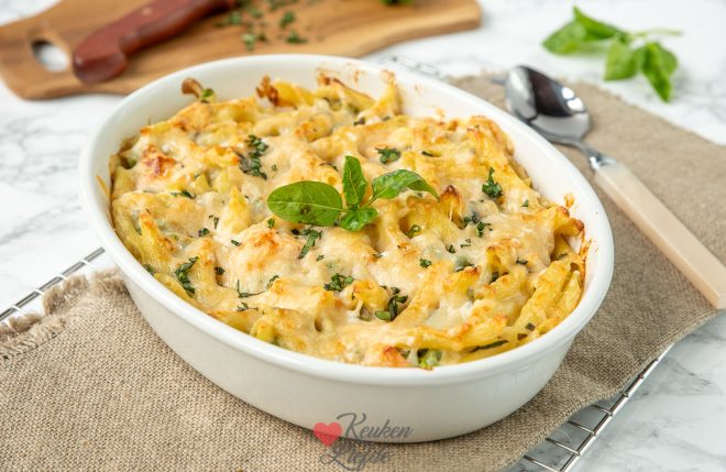 Pasta ovenschotel met zalm en basilicumroomsaus
