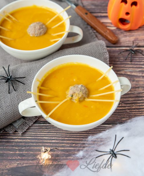 Doe de soepballetjes bij de soep en serveer 