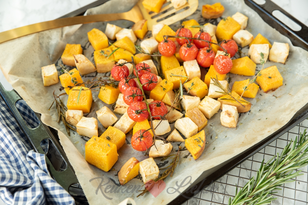 Pompoen, knolselderij en trostomaat uit de oven