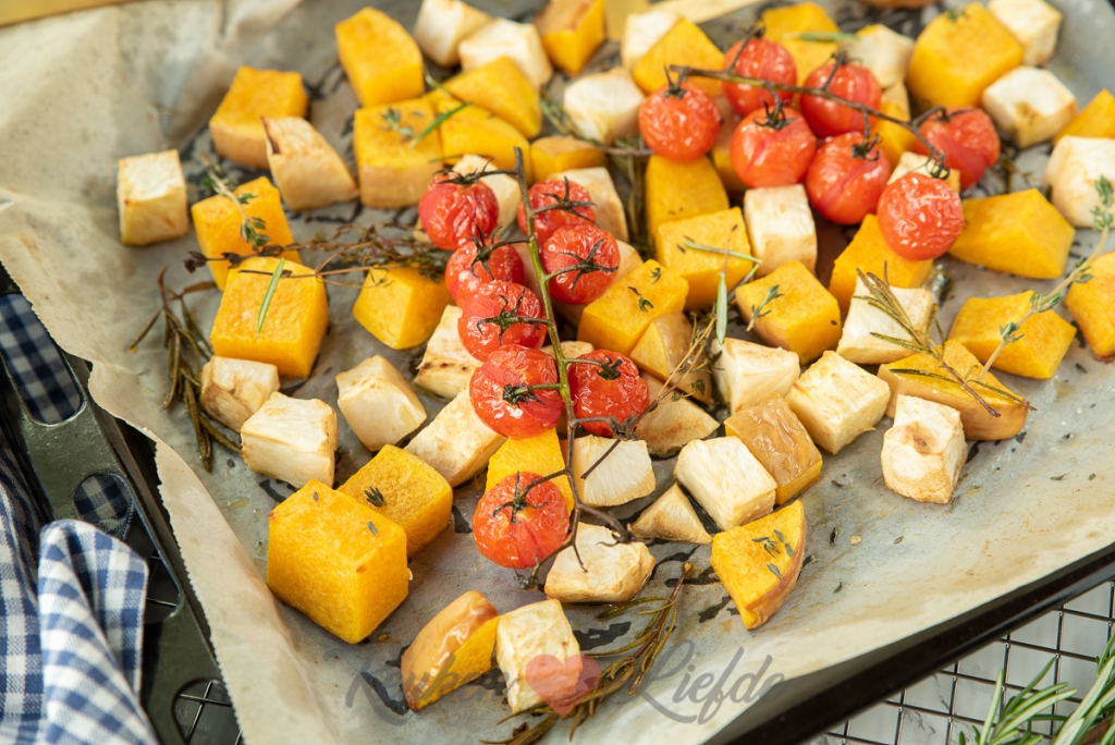 Pompoen, knolselderij en trostomaat uit de oven