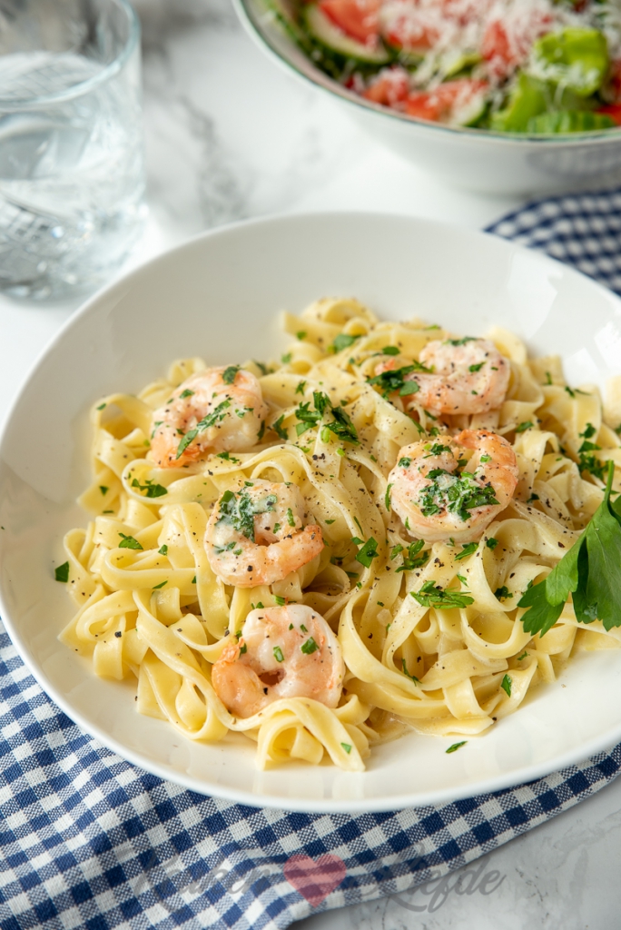 Tagliatelle met gamba's en romige witte-wijnsaus Tagliatelle met gamba's en romige witte-wijnsaus