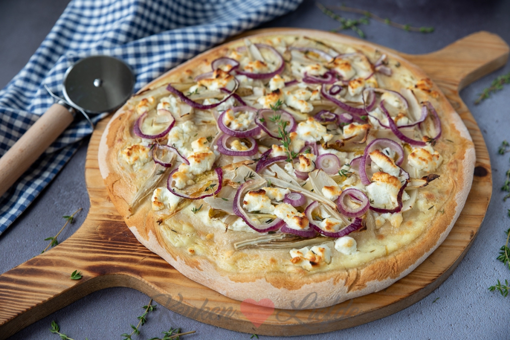Flammkuchen met witlof en geitenkaas